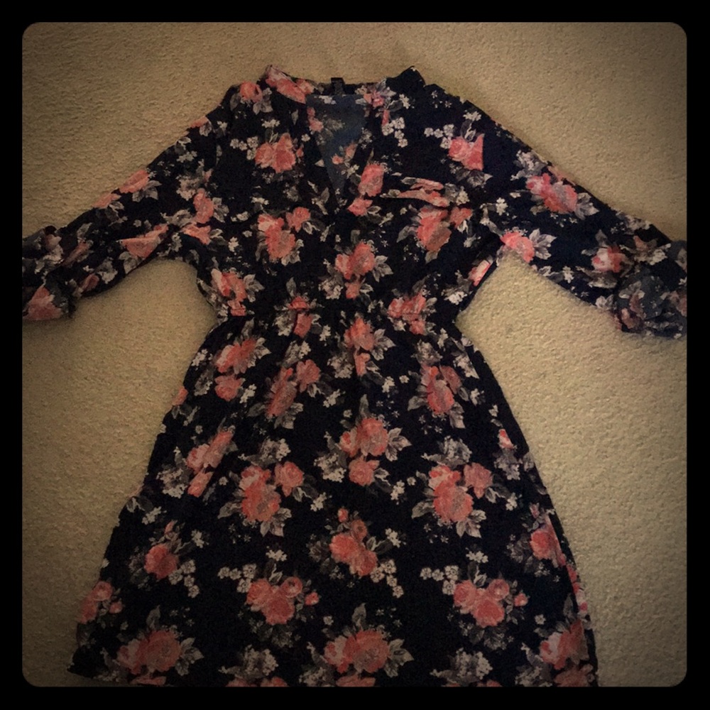 Cute summer dress!💃